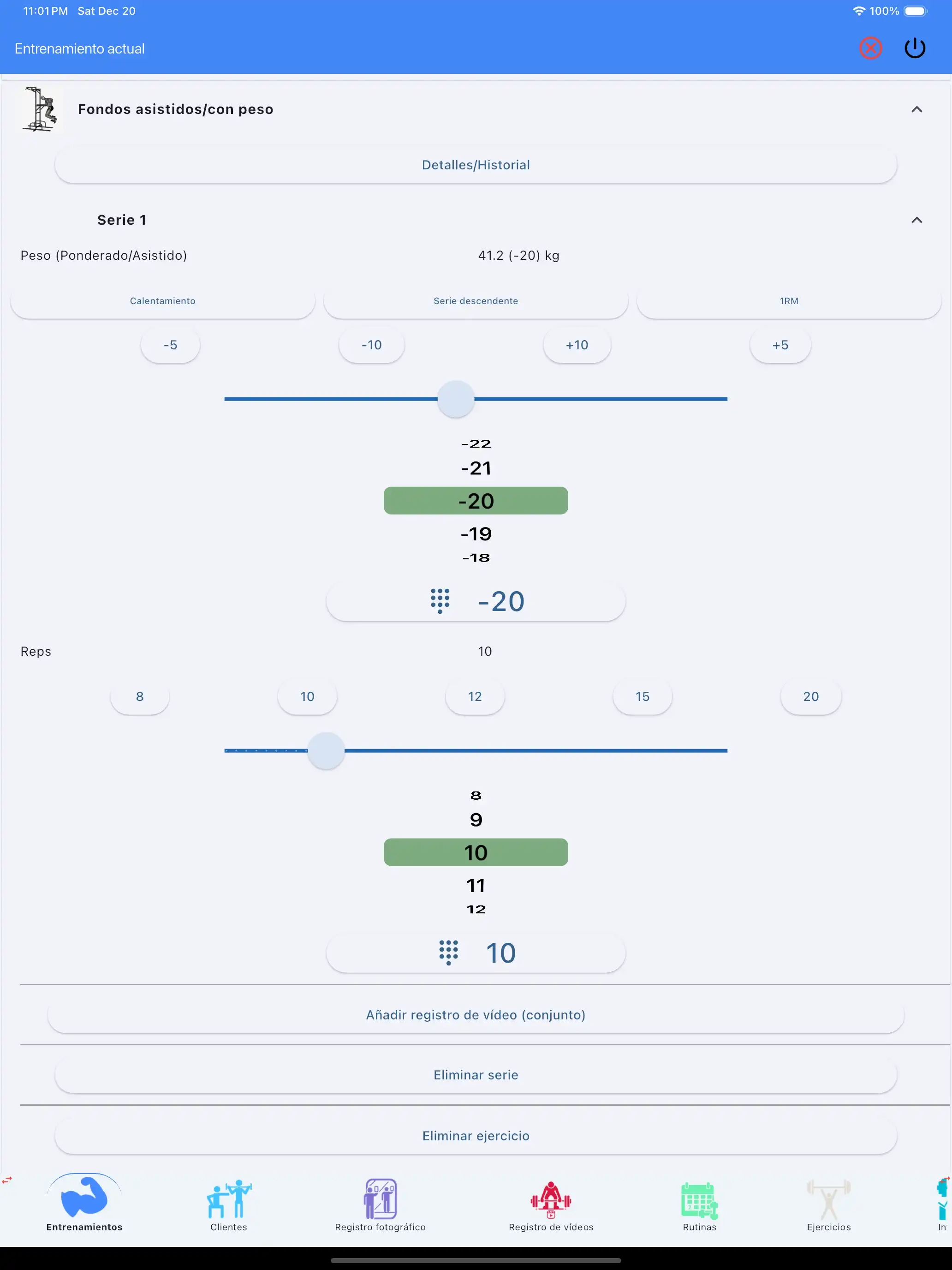 Tableta iPad para seguimiento de ejercicios asistidos/pesados