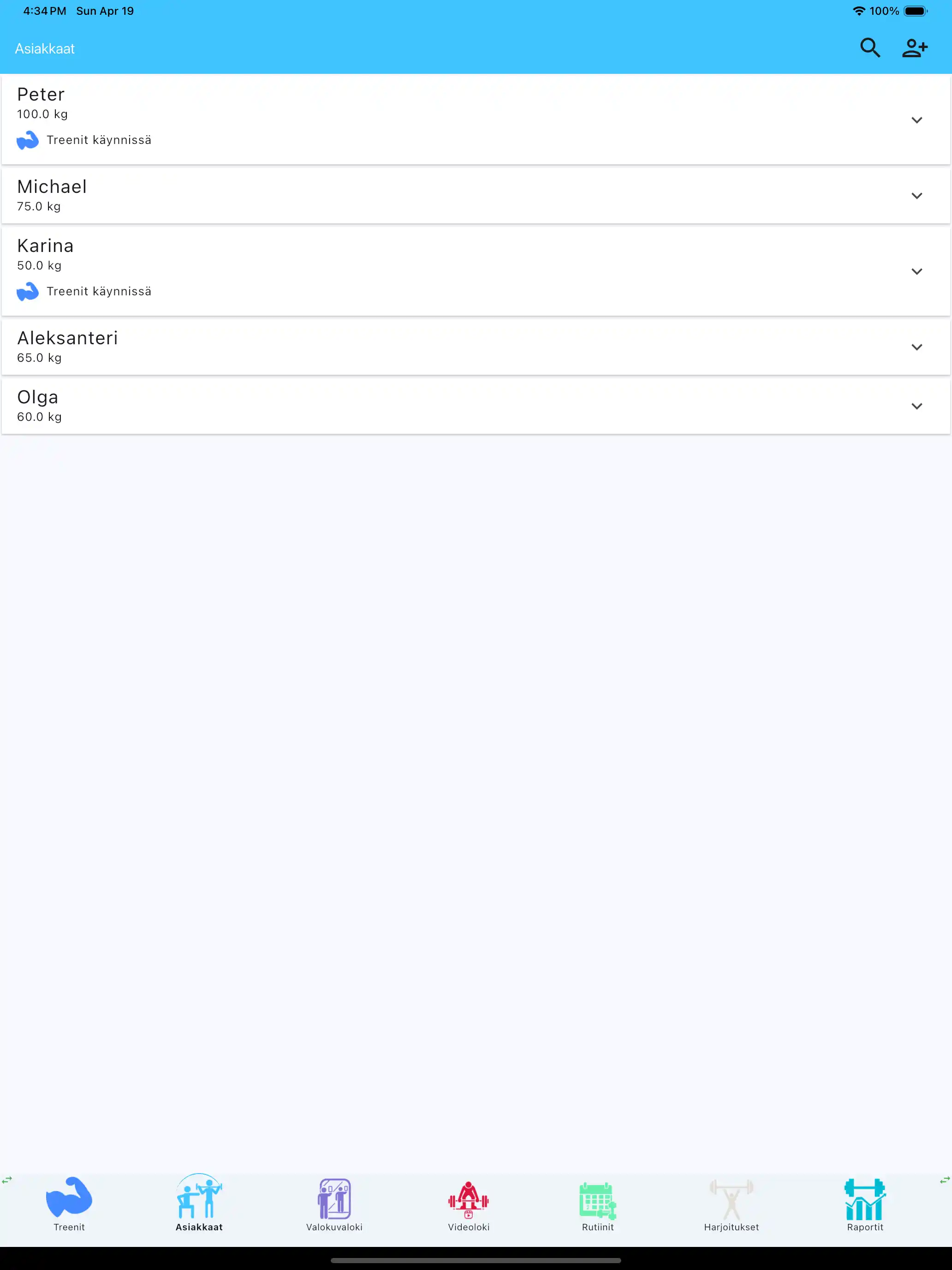 Personal trainerin asiakasluettelo tabletilla